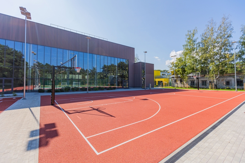 Jūrmalas Aspazijas pamatskola, sporta laukums