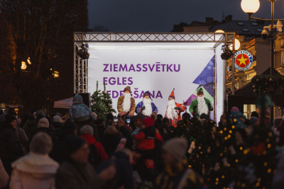 Egles iedegšana Majoros