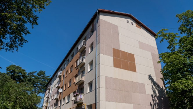 Daudzdzīvokļu ēku atjaunošana pilsētā