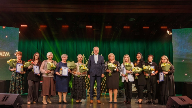 Izglītības izcilības balvas saņēmēji