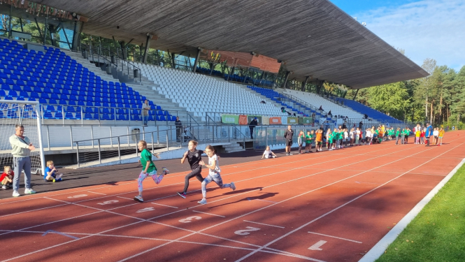 Bērni sporto
