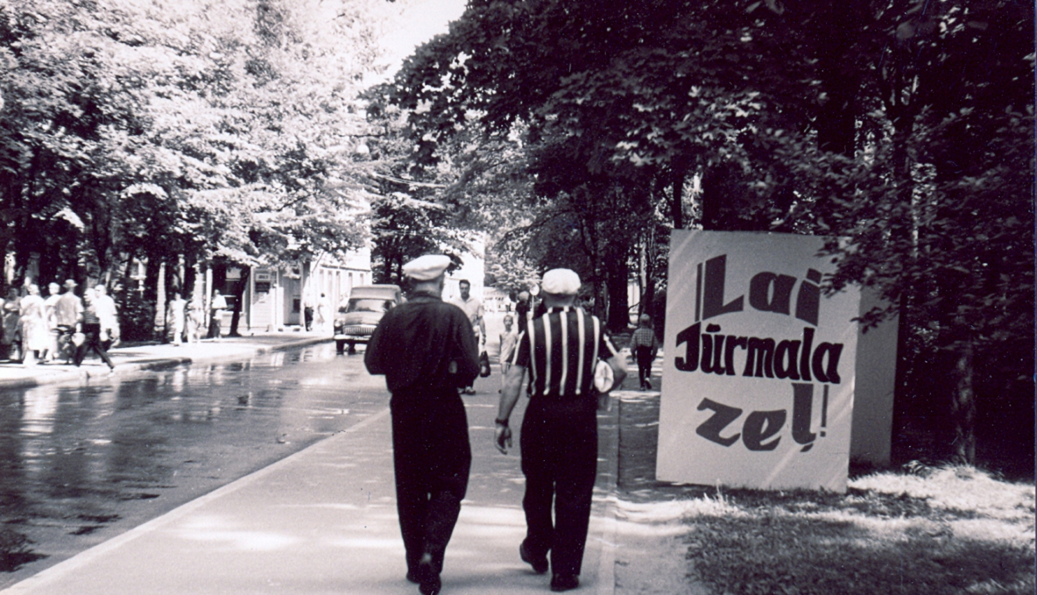Majori, Jomas iela starp Viktorijas un Kaudzīšu ielu. Skats Dzintaru virzienā. Jūrmala, 1971. Fotogrāfs E. Dambis. Jūrmalas muzeja krājums