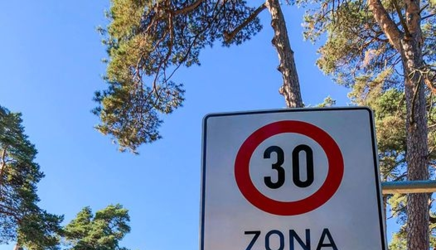 Samazina atļauto braukšanas ātrumu