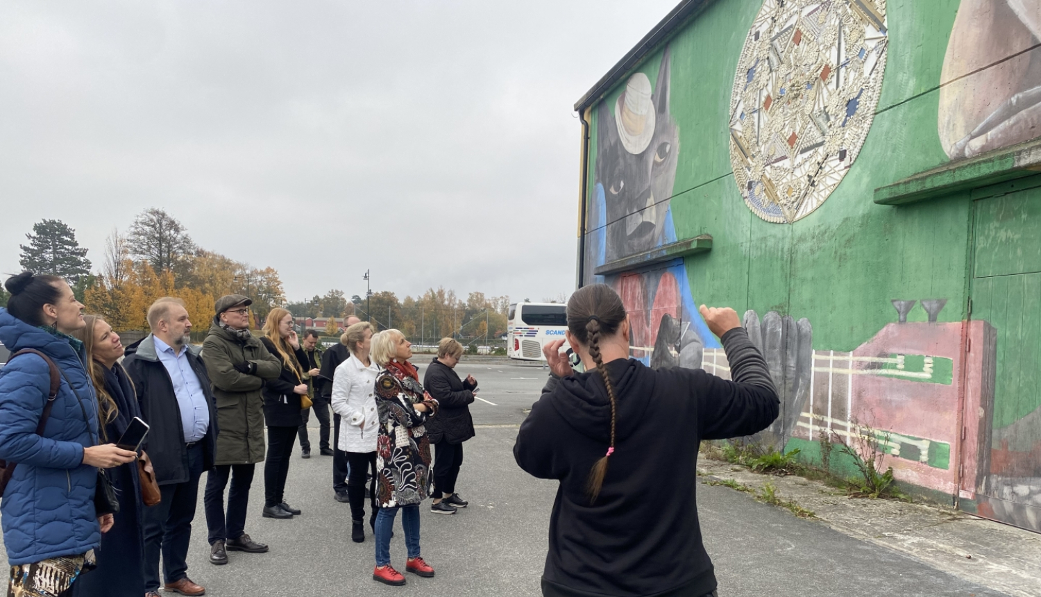 Darba grupa Ieslēdz Kaugurus pie kultūras iestādes