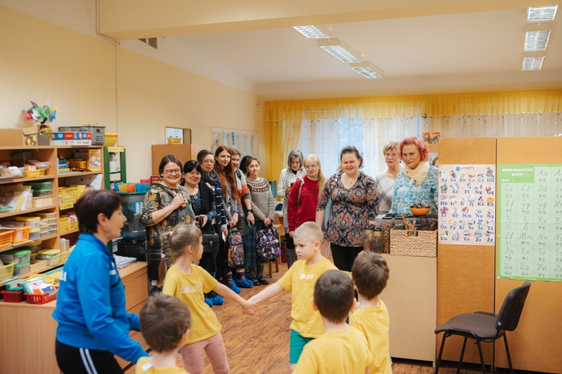 Pirmsskolas izglītības iestādē “Podziņa” 24. janvārī viesojās pirmsskolas darbinieku grupa no Somijas, Loimā (Loimaa) pilsētas, lai iepazītos ar “Podziņas” darba pieredzi. 