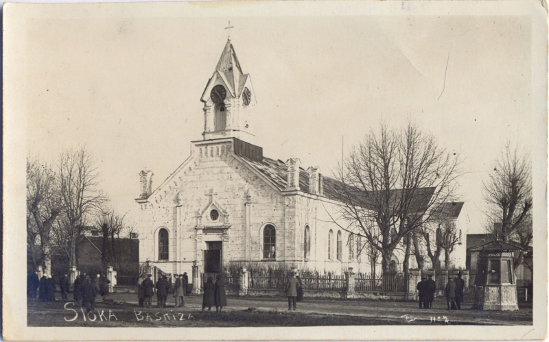 FOTO NO JŪRMALAS MUZEJA KRĀJUMA Slokas baznīcas tagadējā ēka, kas vairākkārt pārbūvēta, uzcelta 1854. gadā.