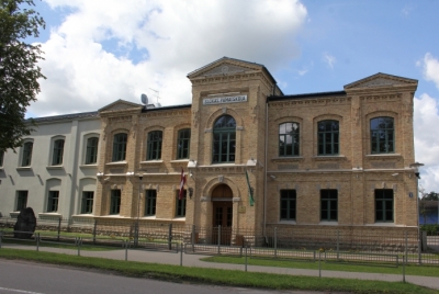 Slokas pamatskolas ēka