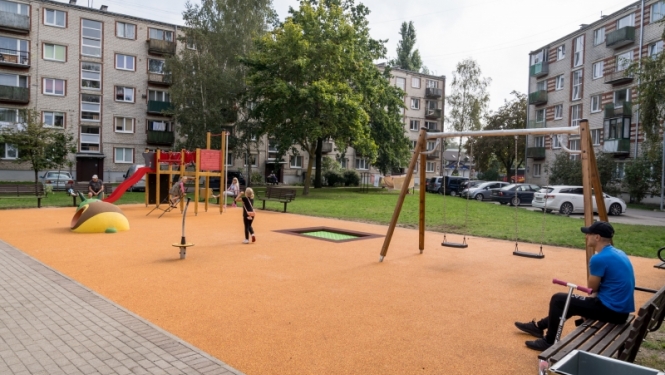 Papildināti un atjauni rotaļu laukumi