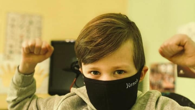 Pedagogi un sākumskolēni saņems sejas aizsargmaskas