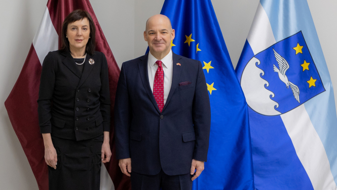 Jūrmalas domes priekšsēdētāja Rita Sproģe un ASV vēstnieks Latvijā Kristofers Robinsons Jūrmalas domē