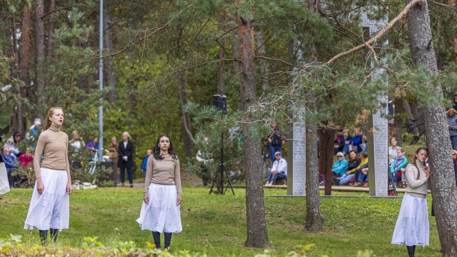 Raiņa dzimšanas dienā “Raiņa priedēs” performance “Un dzeja dzimst…”