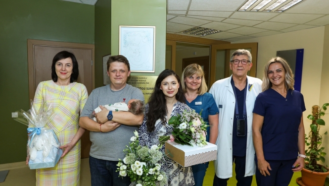 Vecāki ar jaundzimušo