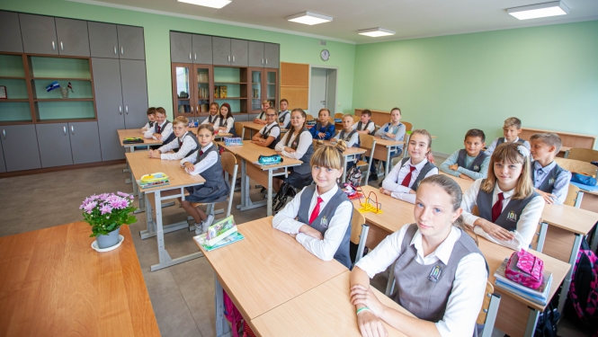 Kauguru vidusskolas skolēni