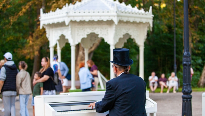 Pianists pie rotondas