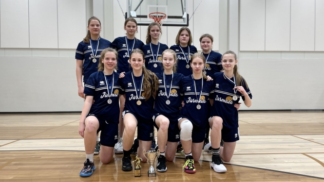 U16