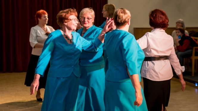 Senioru deju grupa "Vējš ābeļziedos"