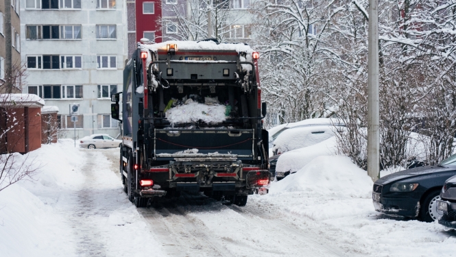 Atkritumu auto pagalmā