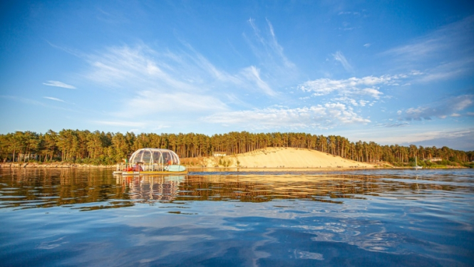 Brīvdienās Jūrmalā – krāsu skrējiens, uguns rituāls Brīvdabas muzejā un klusā diskotēka