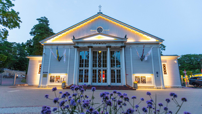 Dzintaru koncertzāle no ārpuses