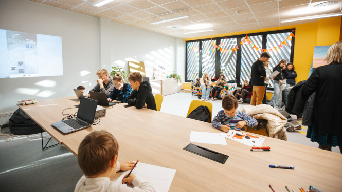 Aktivitātes jauniešu mājā