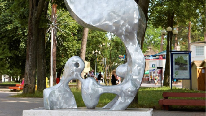 Skulptūra “Jūrava un peldētājs”