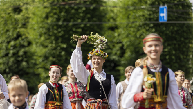 Jūrmalas radošie kolektīvi dziesmu un deju svētku gājienā