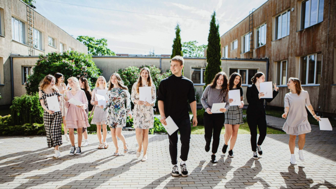 Jūrmalas Valsts ģimnāzijas skolēni