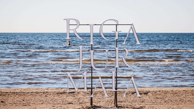 Festivāla burti pludmalē