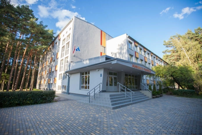 Jaundubultu vidusskolas ēka