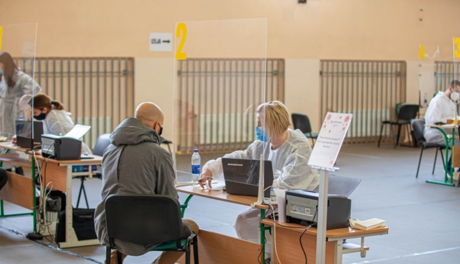 Vakcinācijas centros nodrošinās prioritāro grupu potēšanu ar "Pfizer"/"BioNTech" vakcīnām