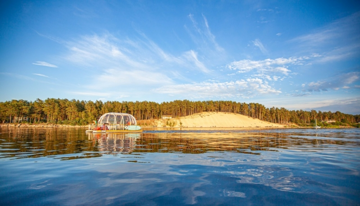 Brīvdienās Jūrmalā – krāsu skrējiens, uguns rituāls Brīvdabas muzejā un klusā diskotēka