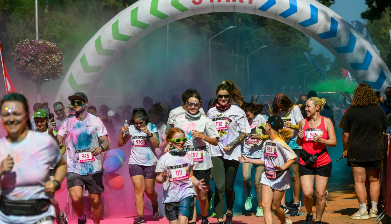 Jūrmalas krāsu skrējiena dalībnieki