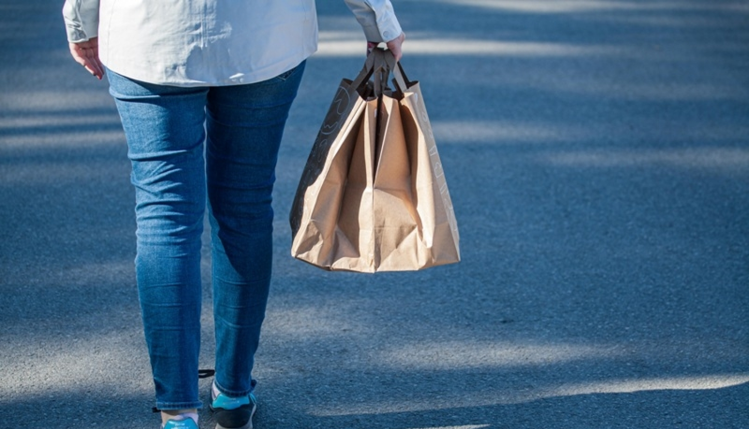 Aprūpes mājās pakalpojuma saņēmējiem piegādās pārtikas pakas