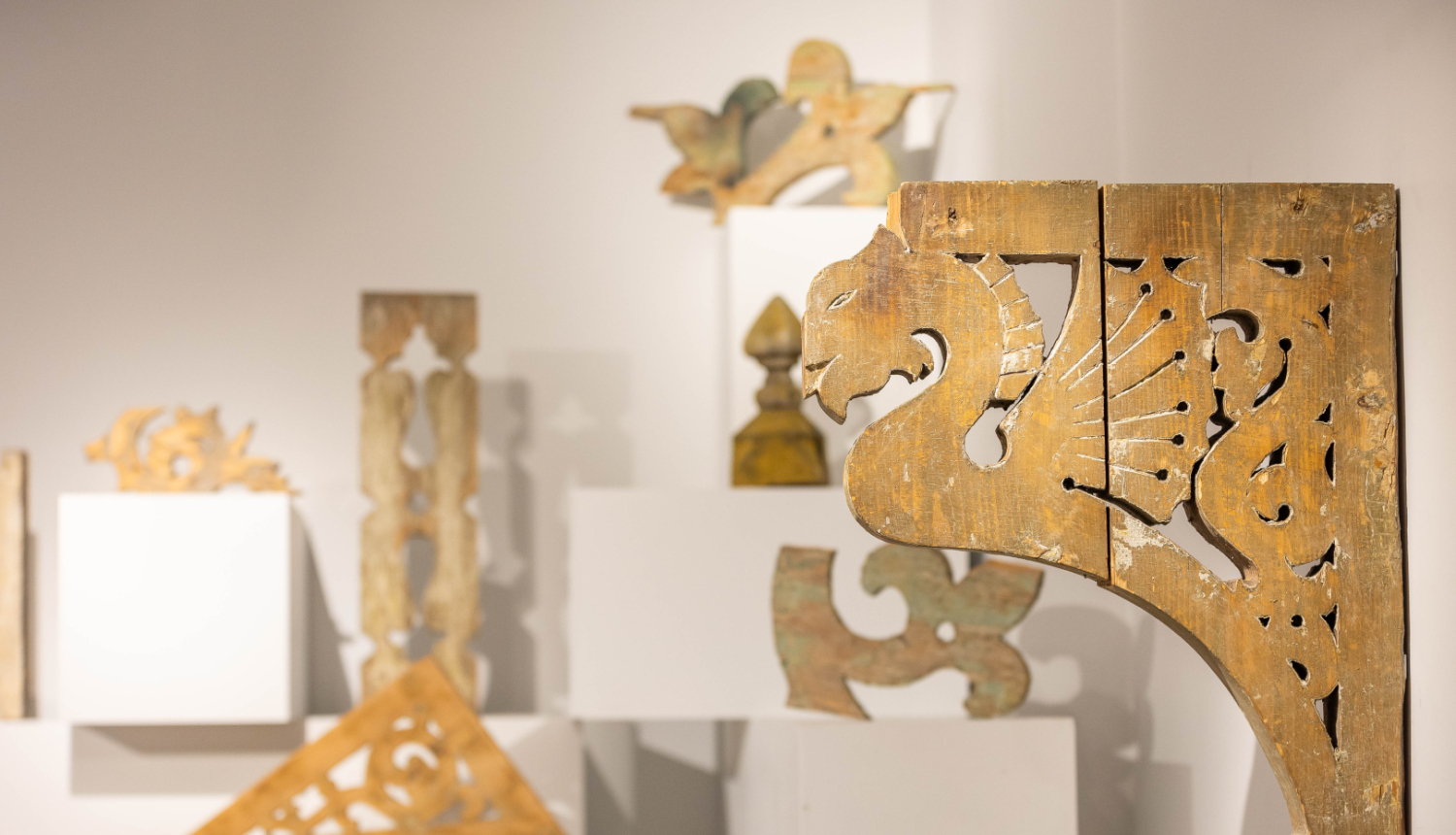 Izstāde "Trausli", koka elementi