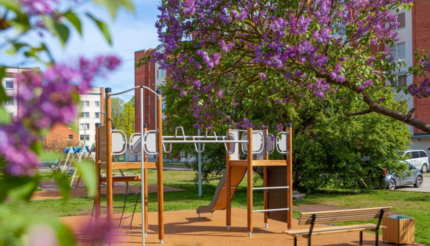Atjauno rotaļu laukumus pagalmos, bērnudārzos un pludmalē