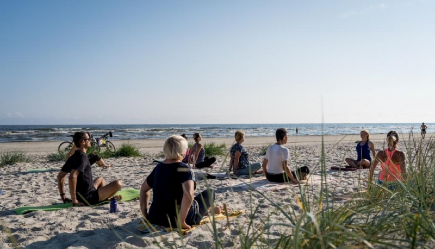 Jūrmala aicina uz bezmaksas sporta nodarbībām jūras krastā