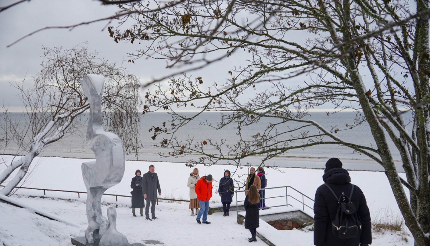 Skulptūra "Jūrava un peldētājs"
