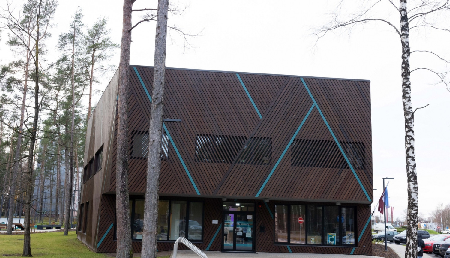 Jauniešu māja Kauguros