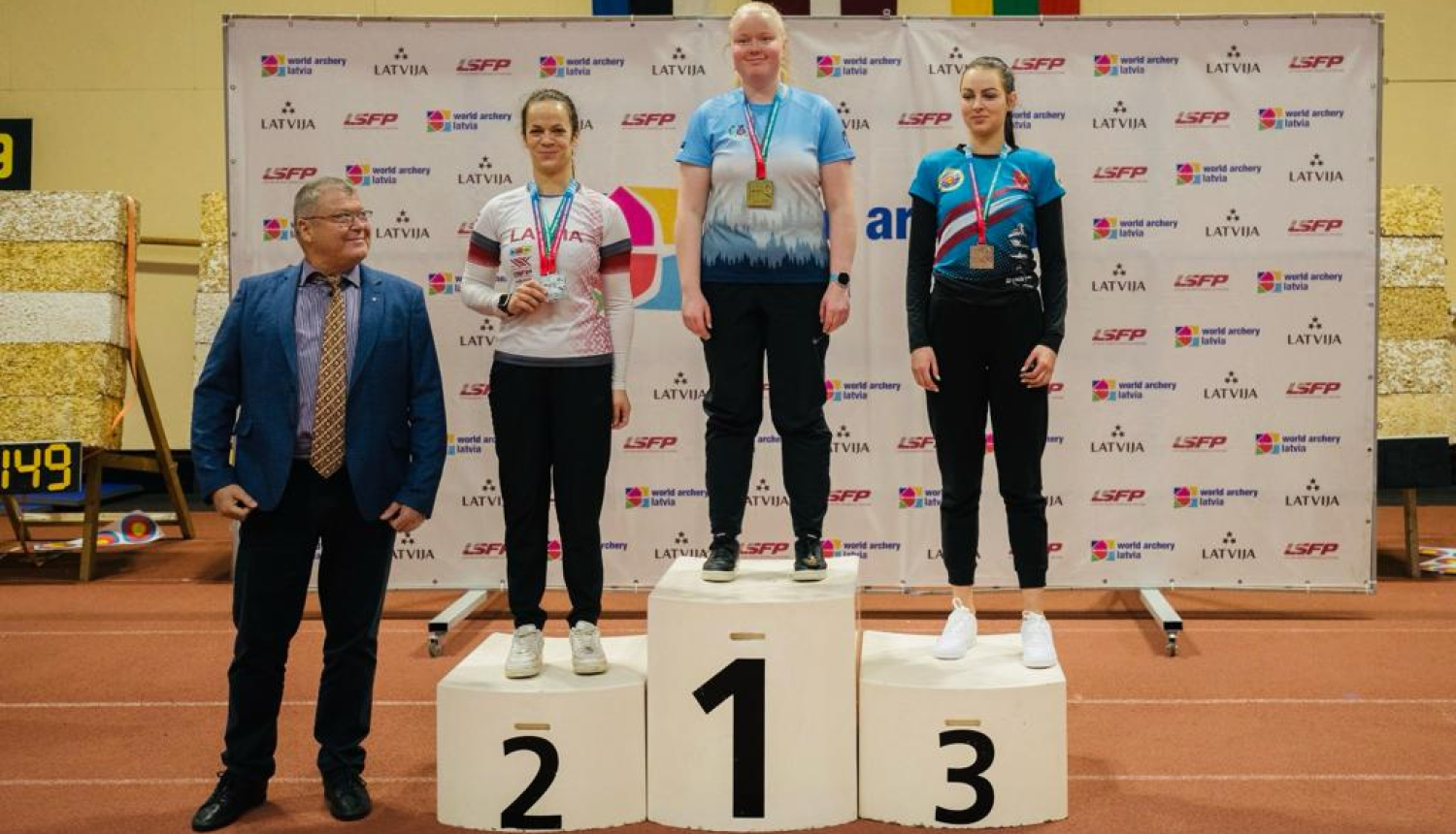 Jūrmalniecei Anetei Kreicbergai sudraba medaļas loka šaušanā