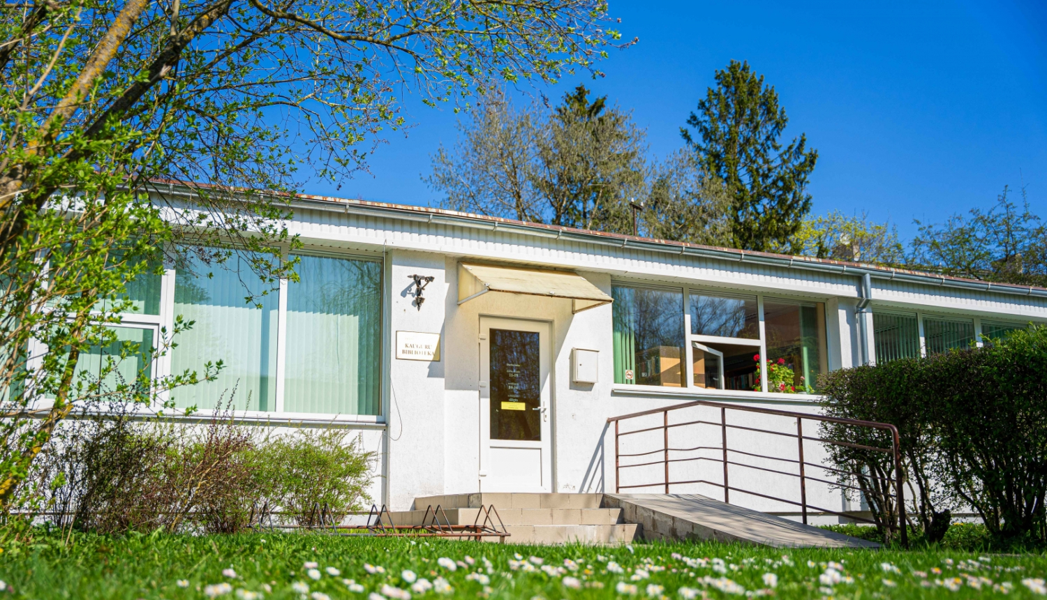 Kauguru bibliotēkas ēka