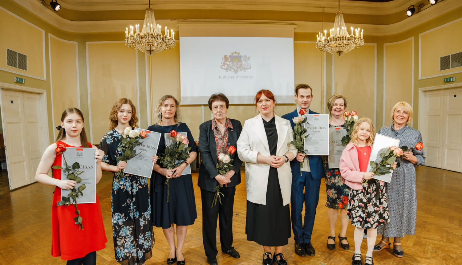 Latvijas Republikas Kultūras ministrijas apbalvojumu par nozīmīgiem sasniegumiem starptautiskos konkursos, izstādēs un skatēs mākslu nozarēs saņēma Jūrmalas Mūzikas vidusskolas audzēkņi.