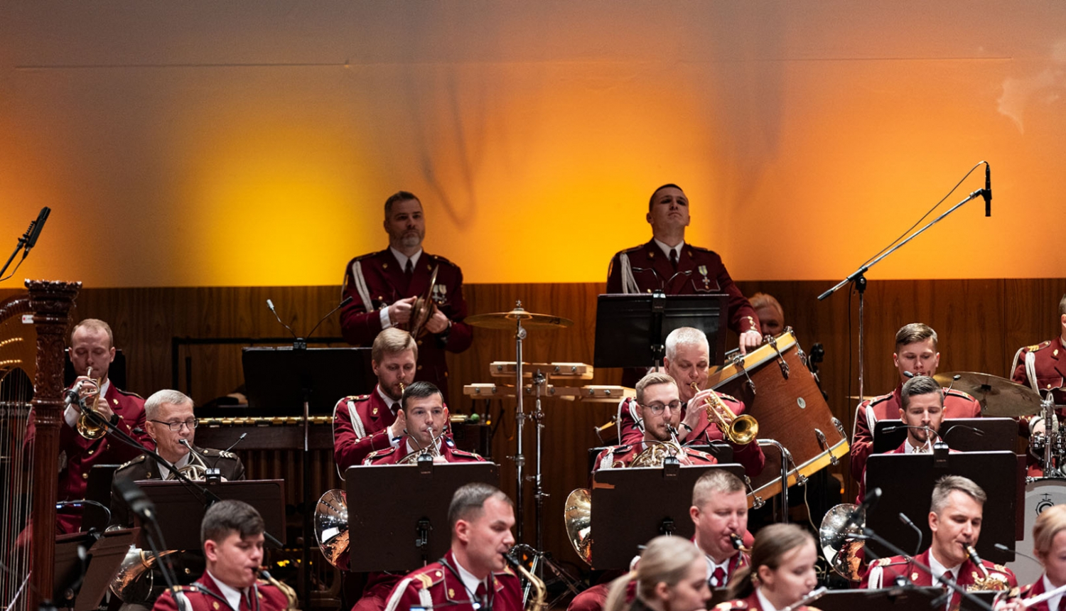 Orķestris uz skatuves