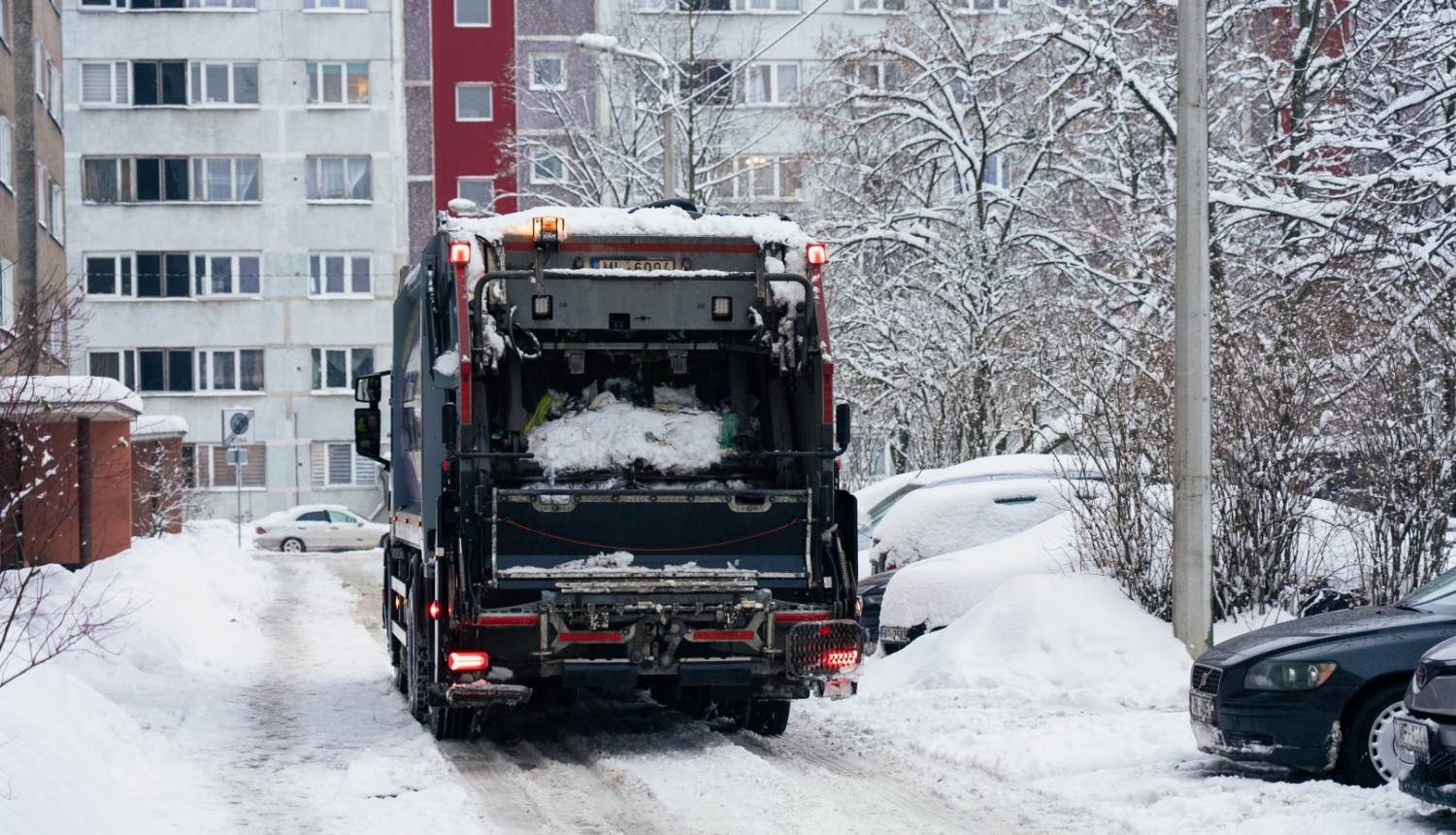 Atkritumu auto pagalmā