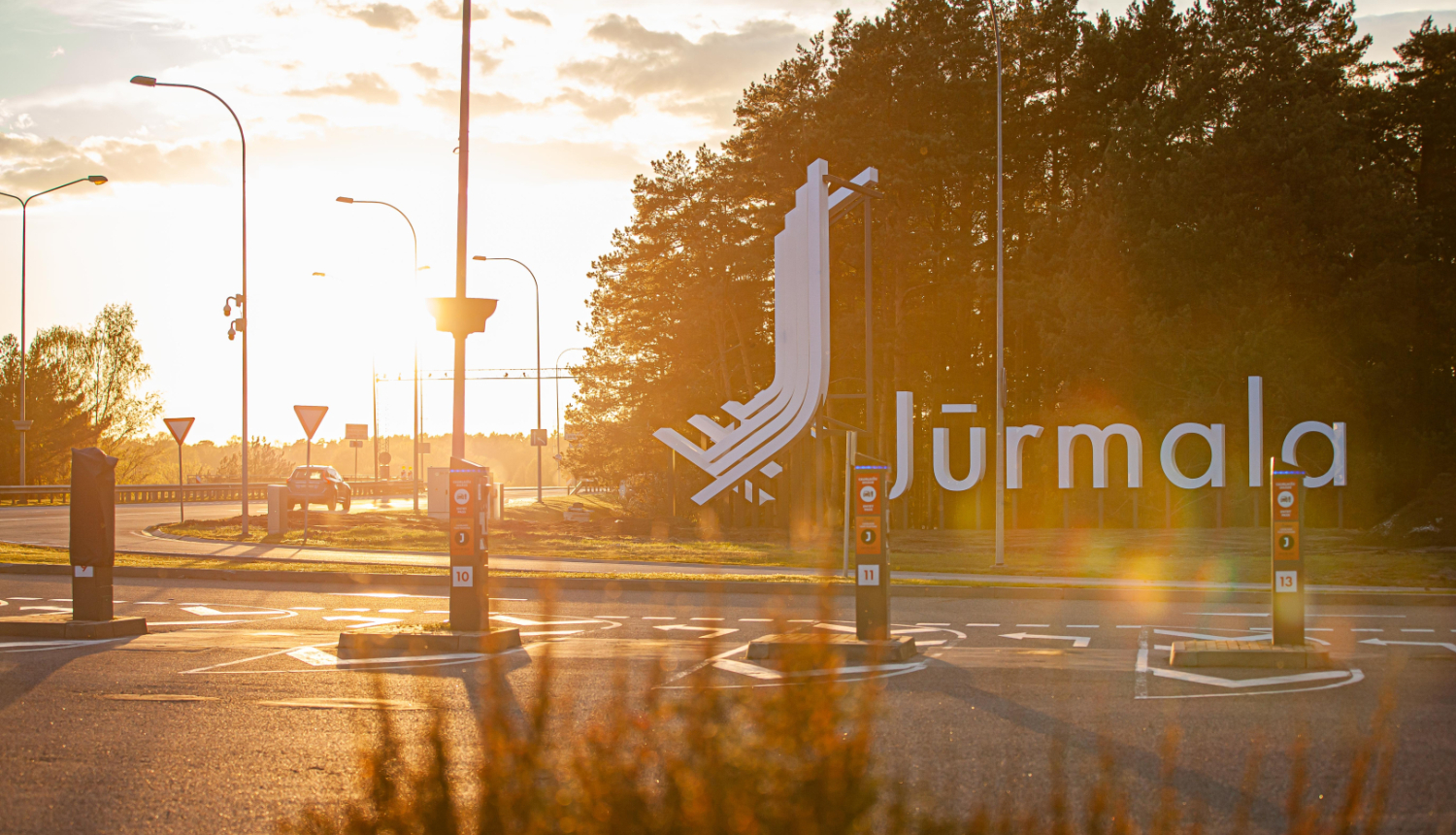 Saulrieta laikā uzņemts attēls pie Jūrmalas pilsētas robežas Latvijā