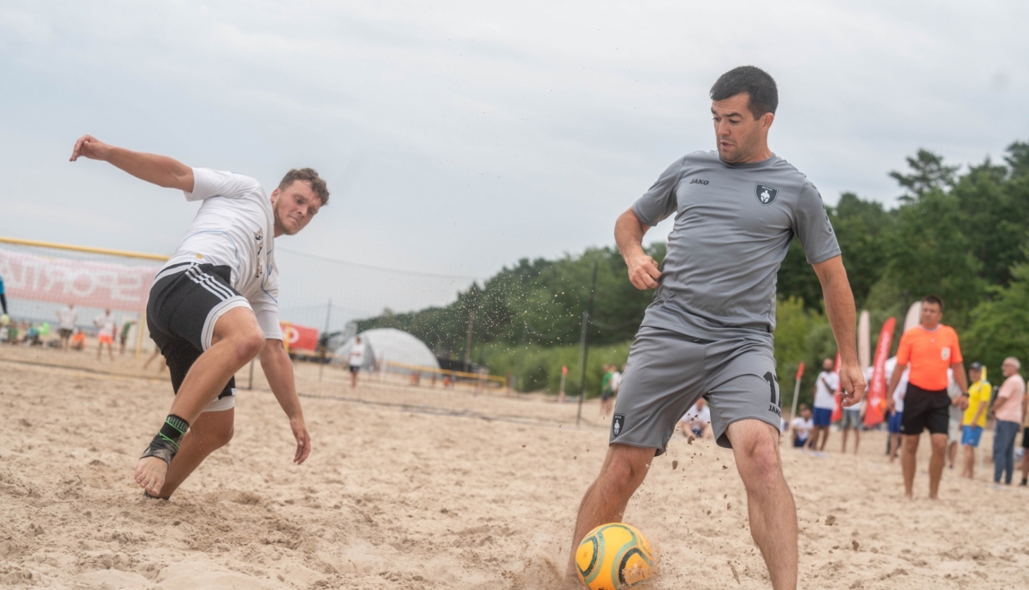 pludmales futbols