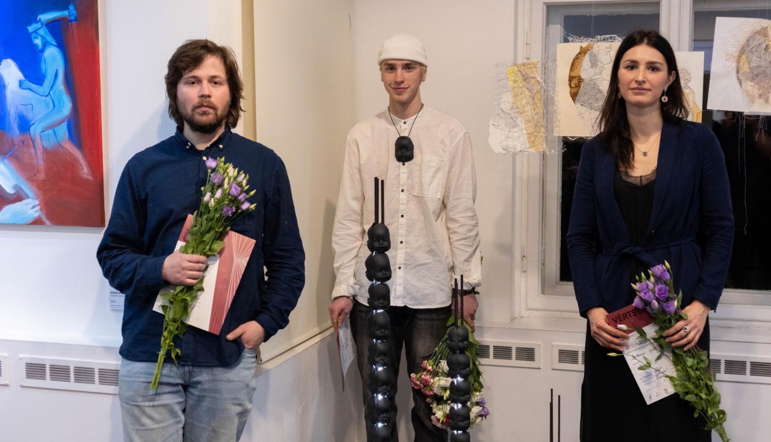 Konkursizstādes laureāti, no kreisās - Dāvis Ozols (galvenā balva), Ādams Sūna (veicināšanas balva un Jūrmalas muzeja balva), Anna Egle (veicināšanas balva)