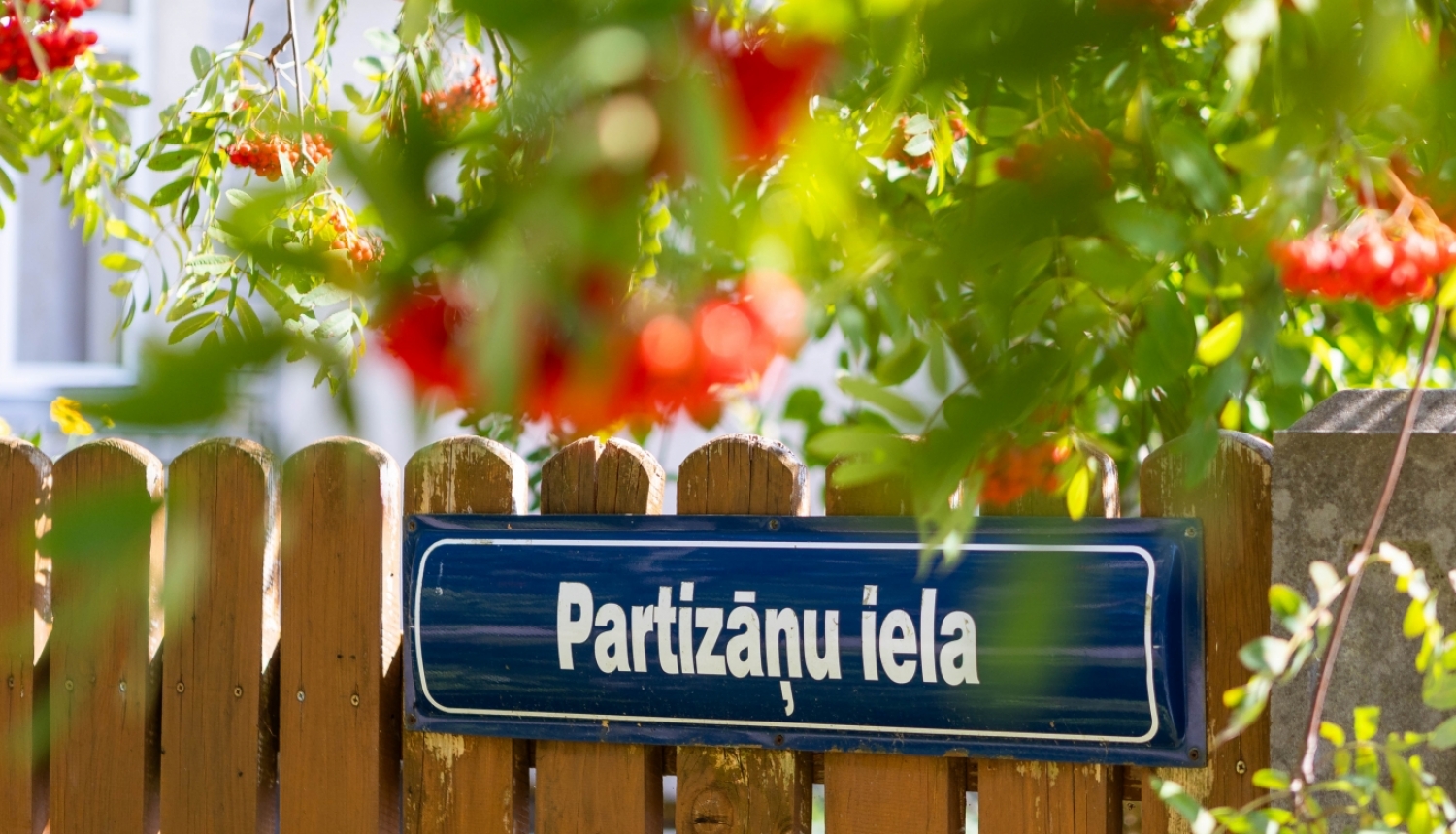 Ielas nosaukuma plāksne