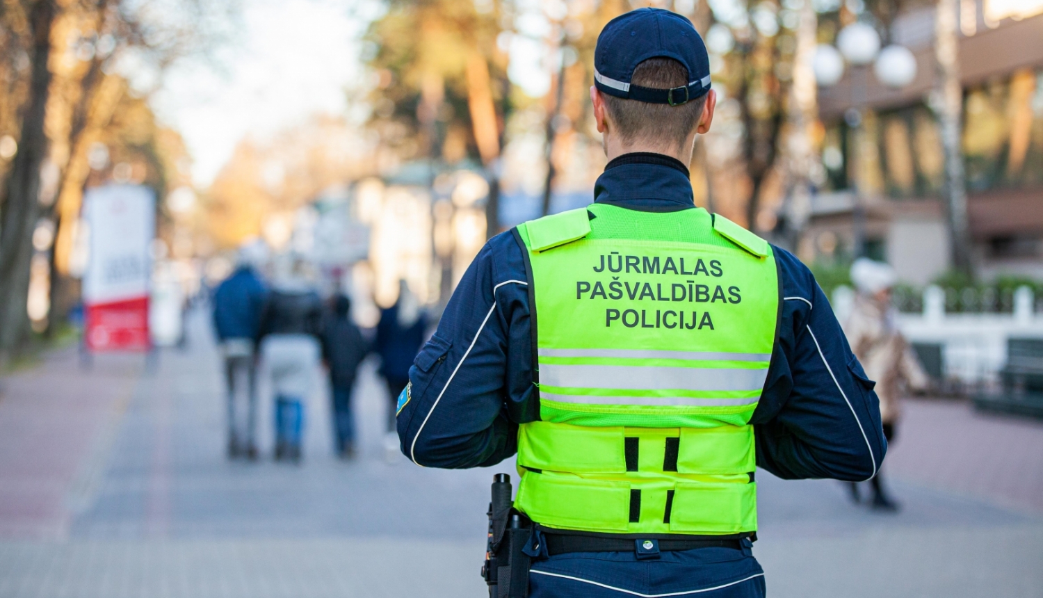 Jūrmalas pašvaldības policijas darbinieks