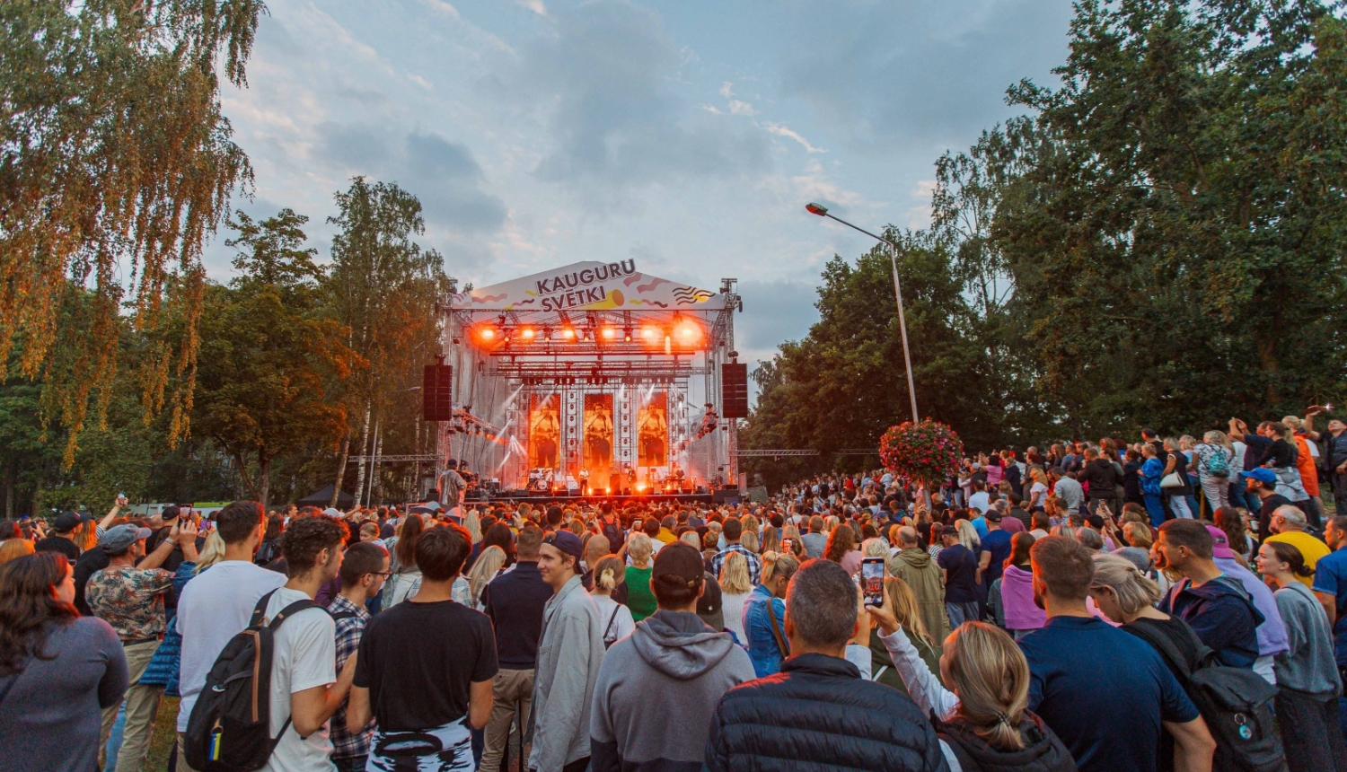 Kauguru svetki 2023 - skatuve Tallinas ielā