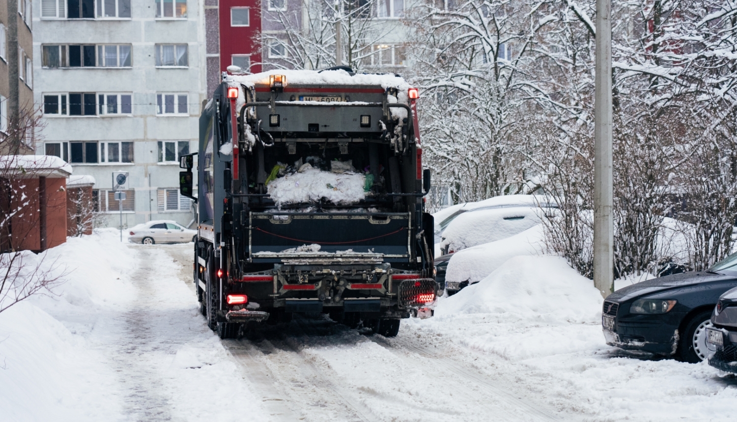 Atkritumu auto pagalmā